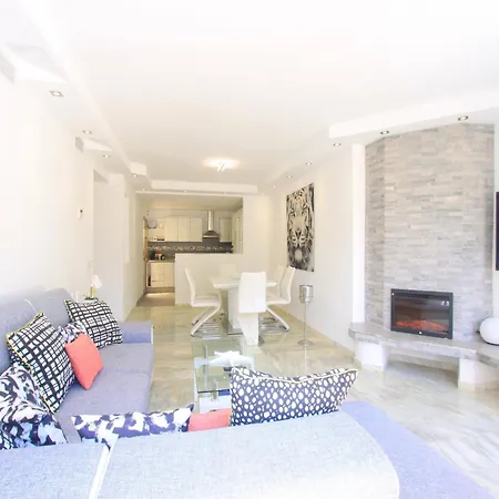 Beachfront Penthouse With Pool Access