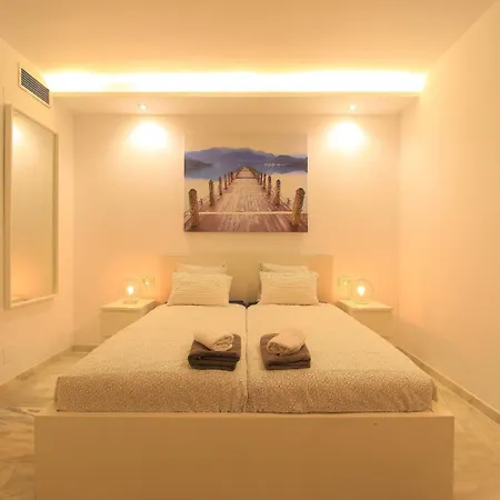 شقة Beachfront Penthouse With Pool Access