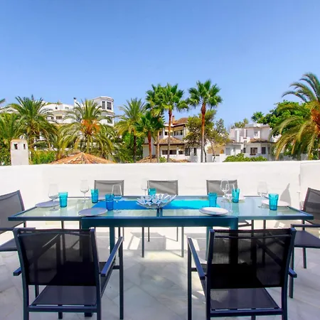Beachfront Penthouse With Pool Access شقة *