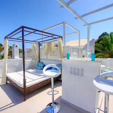 Beachfront Penthouse With Pool Access شقة *