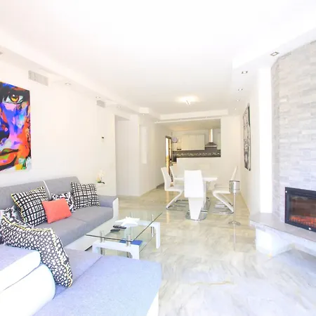 Beachfront Penthouse With Pool Access