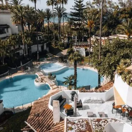 Beachfront Penthouse With Pool Access ماربيا