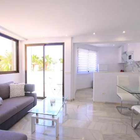 Beachfront Penthouse With Pool Access *