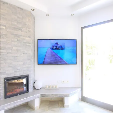 Beachfront Penthouse With Pool Access شقة *