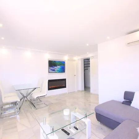 Beachfront Penthouse With Pool Access شقة *