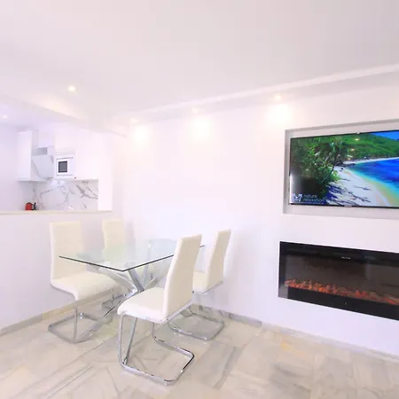Beachfront Penthouse With Pool Access