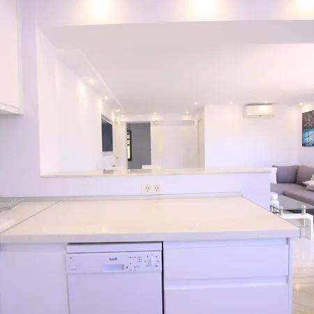 شقة Beachfront Penthouse With Pool Access ماربيا