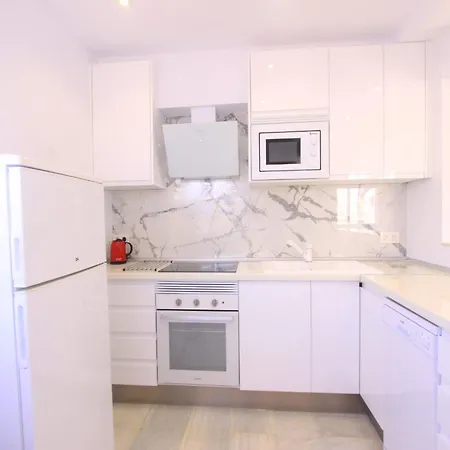 شقة Beachfront Penthouse With Pool Access ماربيا