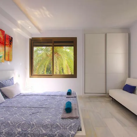 Beachfront Penthouse With Pool Access ماربيا